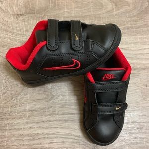 Nike Velcro sneakers